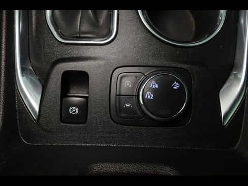 Used 2023 Chevrolet Traverse LT image 28