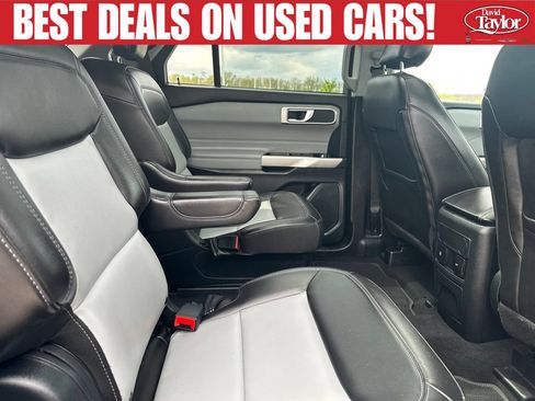 Used 2022 Ford Explorer XLT w/ Equipment Group 202A AWD/4WD image 33