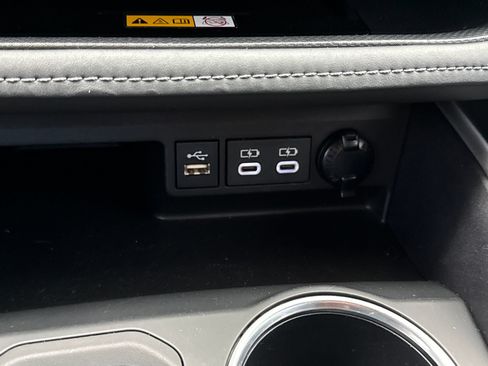 Used 2023 Toyota Highlander XLE FWD image 30
