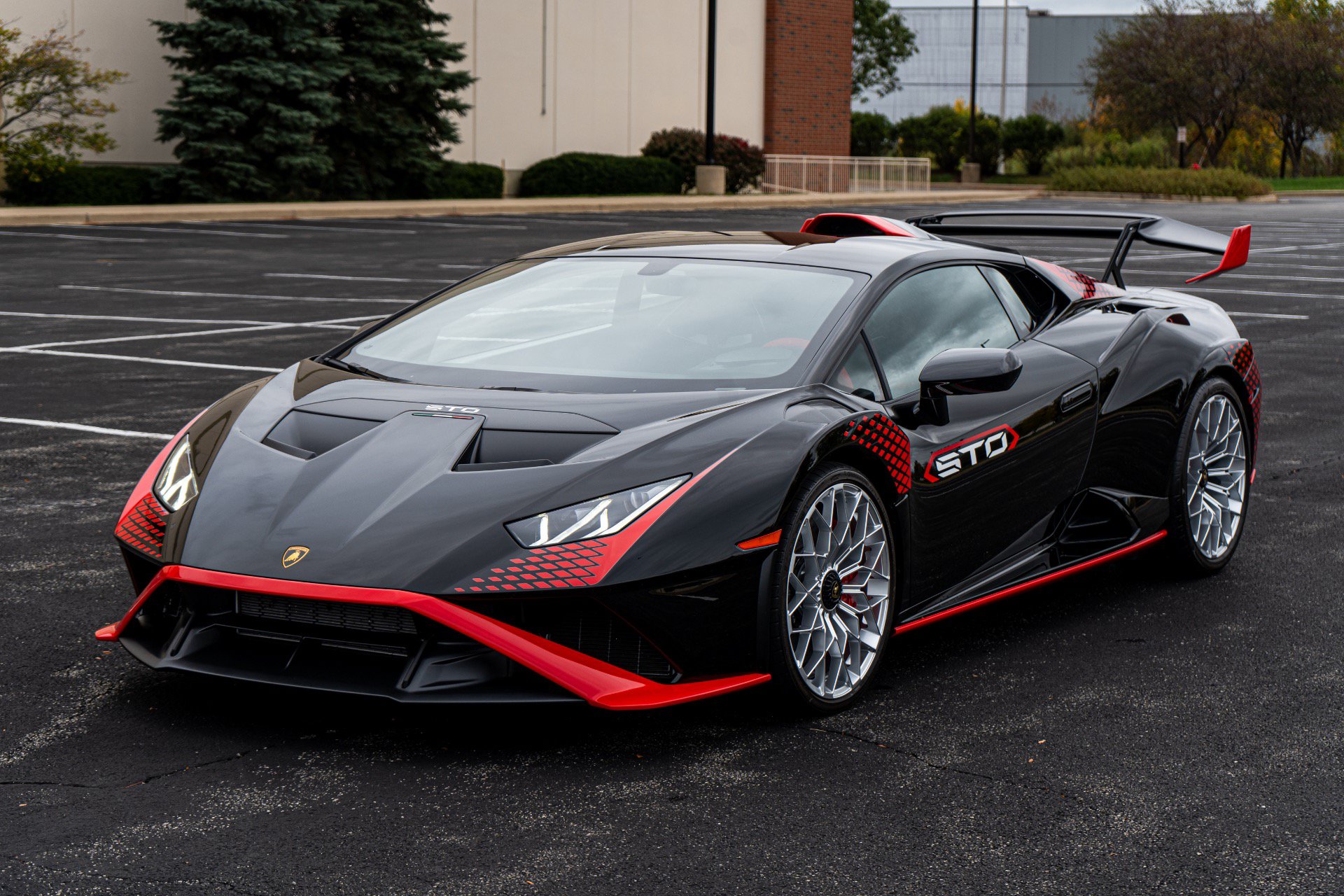 Used 2023 Lamborghini Huracan STO RWD image 9