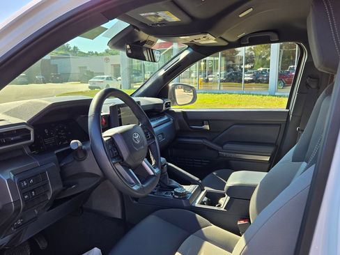 Used 2025 Toyota Tacoma TRD Off-Road AWD/4WD image 15