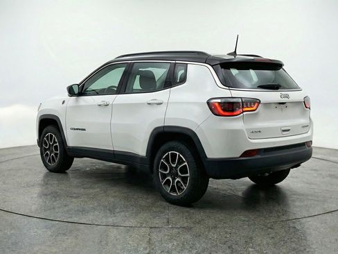 Used 2025 Jeep Compass Trailhawk w/ Trailer Tow Group AWD/4WD image 6