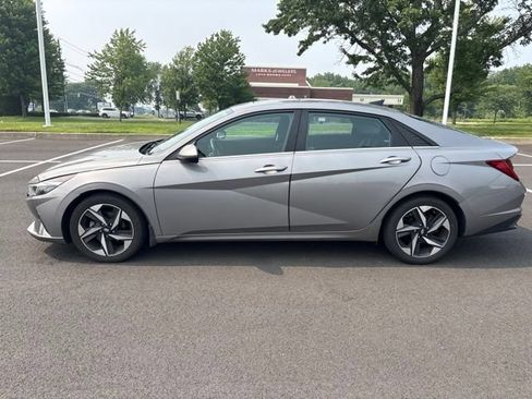 Used 2021 Hyundai Elantra SEL w/ Convenience + Premium Package FWD image 2