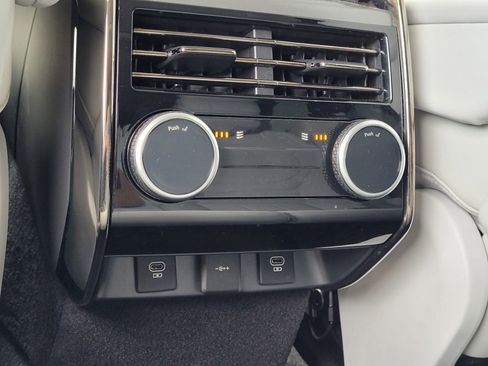 Used 2024 Land Rover Range Rover Sport SE image 14