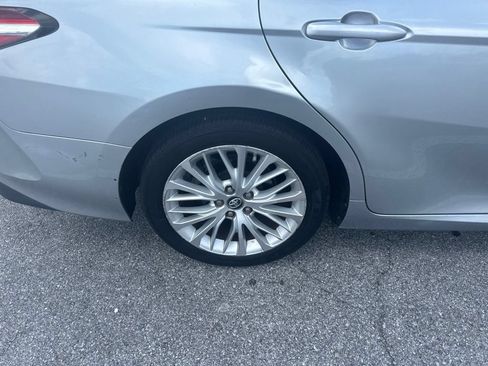 Used 2018 Toyota Camry XLE FWD image 9