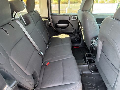 Used 2019 Jeep Wrangler Unlimited Sport S AWD/4WD image 29
