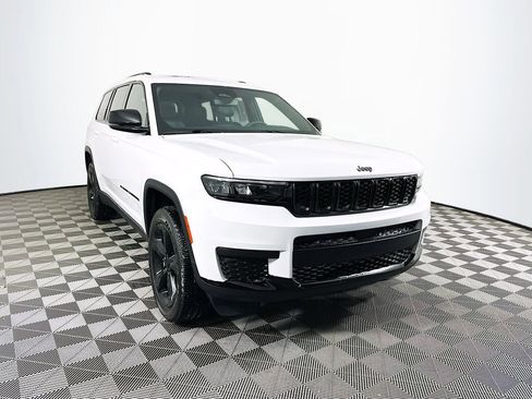 Certified 2023 Jeep Grand Cherokee L Laredo image 2