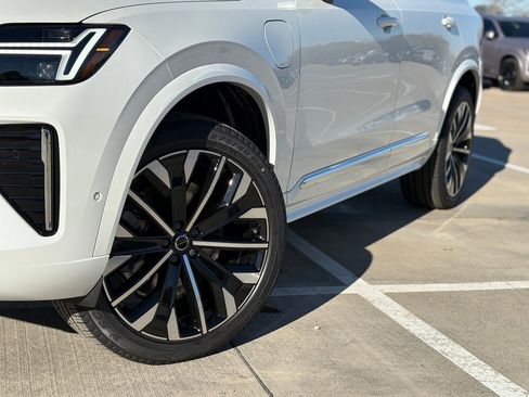New 2026 Volvo XC90 T8 Ultra w/ Protection Package Premier image 10