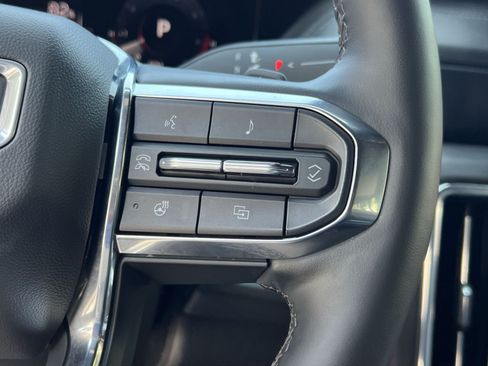 Used 2025 GMC Yukon XL Denali AWD/4WD image 38