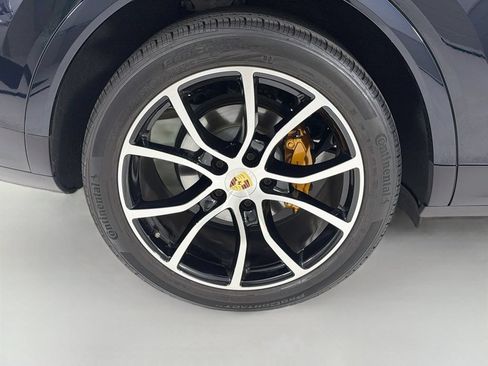 Certified 2023 Porsche Cayenne AWD/4WD image 36