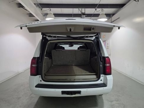 Used 2018 Chevrolet Suburban LT w/ LT Signature Package AWD/4WD image 8