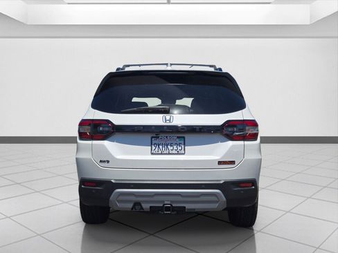 Certified 2024 Honda Pilot TrailSport image 6