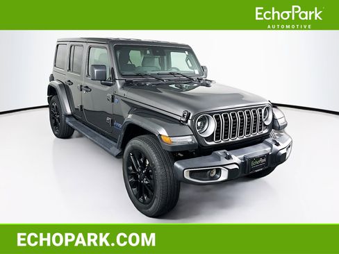 Used 2025 Jeep Wrangler Unlimited Sahara AWD/4WD image 1