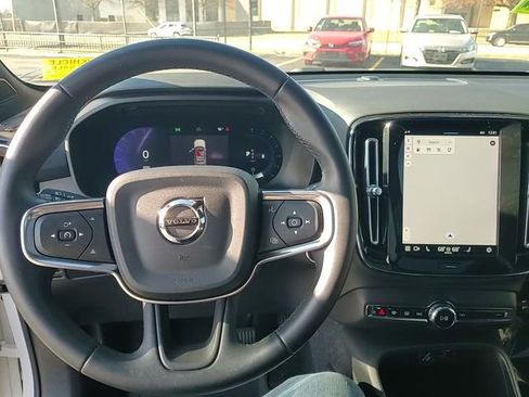 Used 2025 Volvo XC40 B5 Core image 30