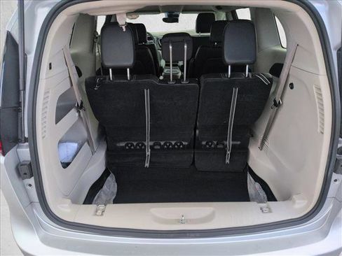 Used 2024 Chrysler Pacifica Touring-L image 6