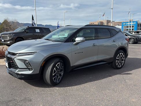 Used 2025 Chevrolet Blazer RS image 3