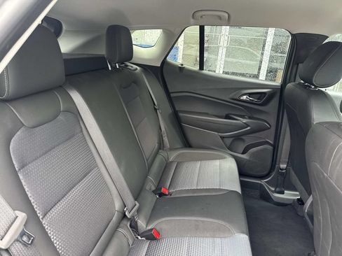 Used 2025 Chevrolet Trax LT FWD image 10