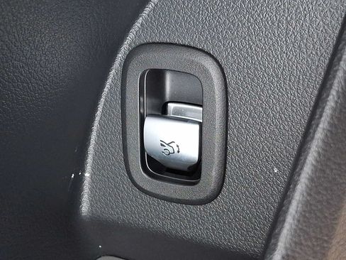Used 2024 Mercedes-Benz GLC 300 4MATIC image 23