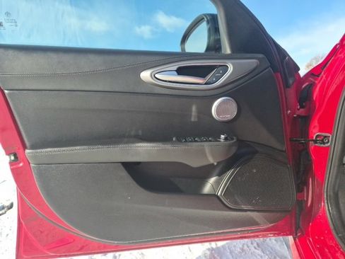 Used 2024 Alfa Romeo Giulia Veloce image 12