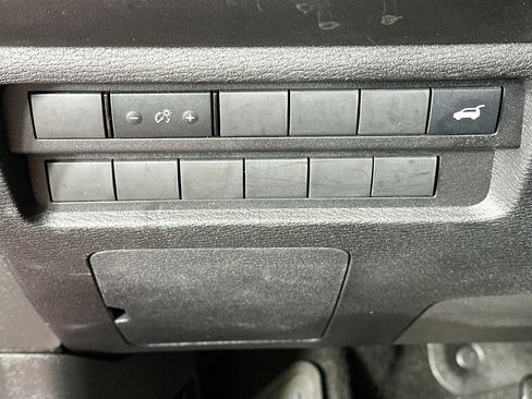 Used 2024 Mitsubishi Outlander SE image 17