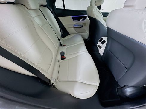 Certified 2025 Mercedes-Benz GLC 300 image 28