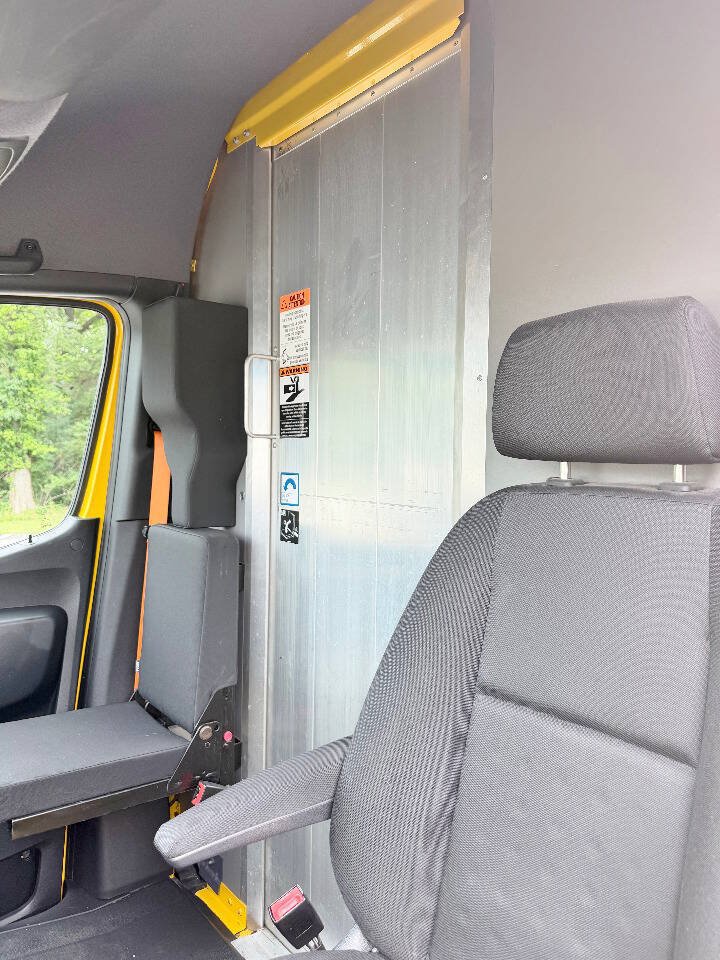 Used 2021 Mercedes-Benz Sprinter 2500 image 11