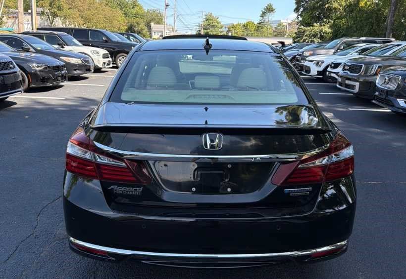 Used 2017 Honda Accord Touring image 6