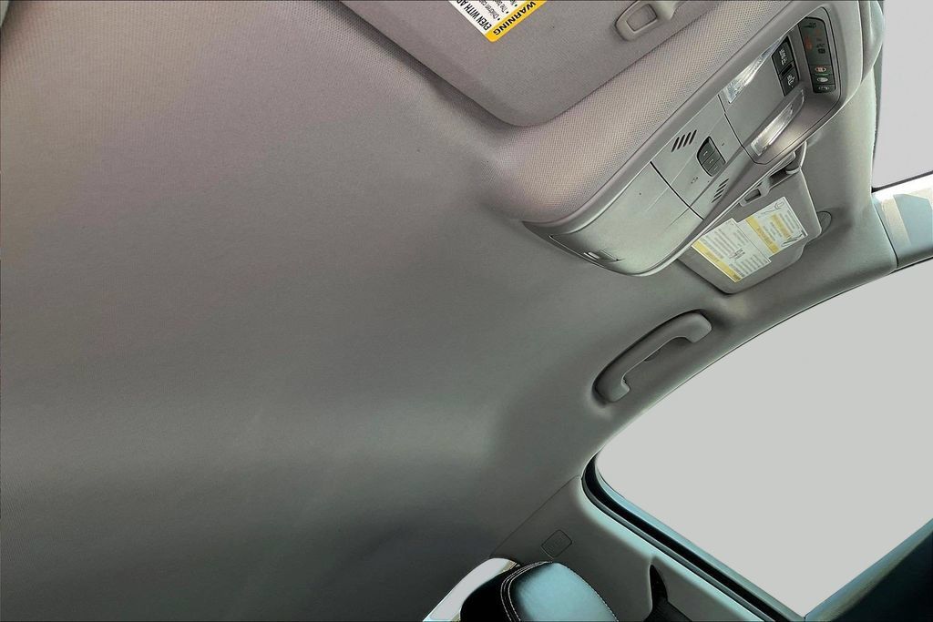 Used 2023 GMC Terrain SLT w/ Elevation Edition FWD image 30