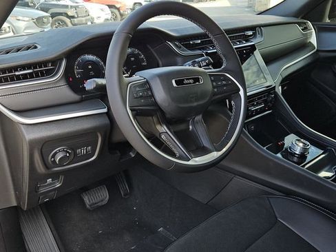 New 2025 Jeep Grand Cherokee Laredo image 24