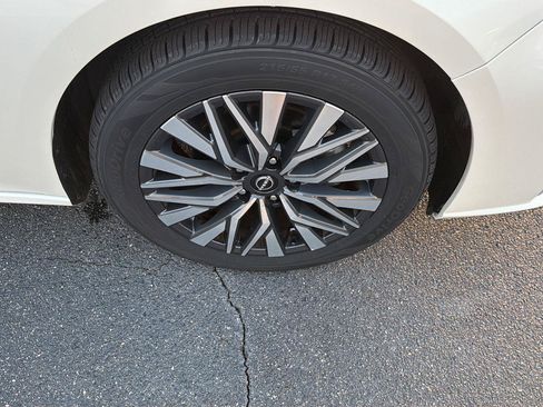 Used 2025 Nissan Altima 2.5 SV FWD image 38