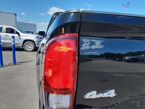 Used 2021 Toyota Tacoma SR AWD/4WD image 10