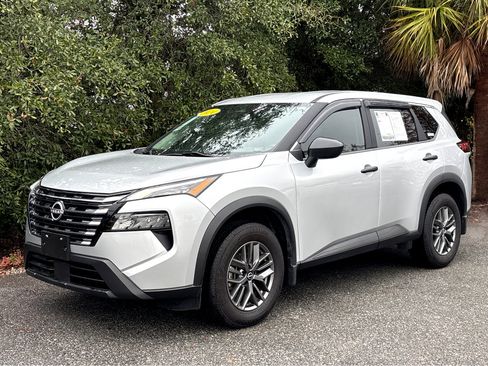 Certified 2024 Nissan Rogue S image 3