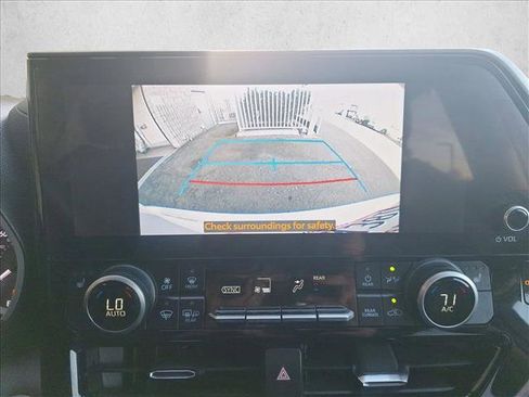 Certified 2024 Toyota Highlander XLE image 14