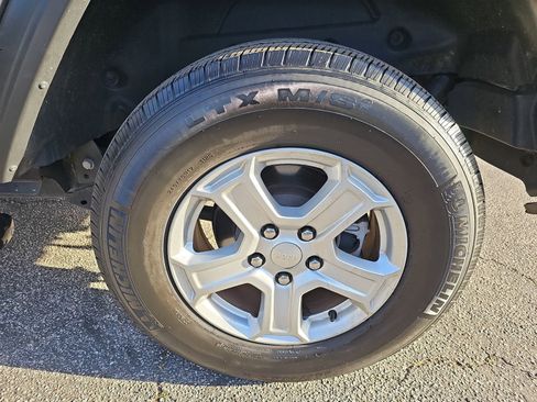 Used 2021 Jeep Wrangler Unlimited Sport image 38