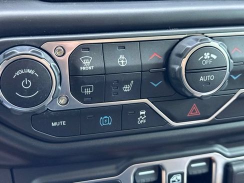 Used 2022 Jeep Wrangler Unlimited Rubicon 4xe w/ Cold Weather Group AWD/4WD image 24