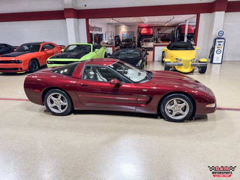 Used 2003 Chevrolet Corvette Coupe w/ Preferred Equipment Group RWD image 60