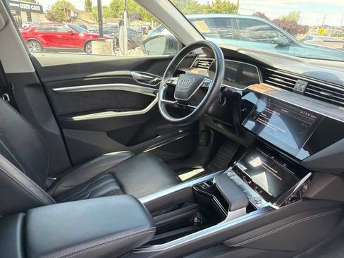 Used 2019 Audi e-tron Prestige w/ Prestige Package AWD/4WD image 13
