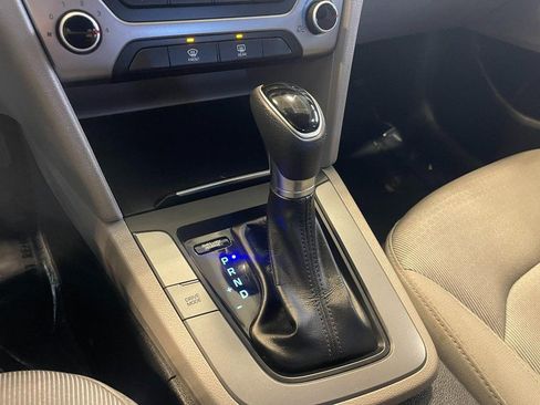Used 2017 Hyundai Elantra SE FWD image 22