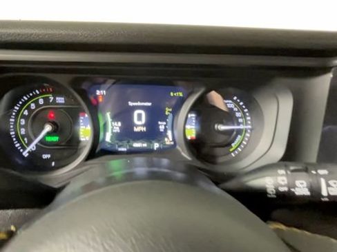 Used 2024 Jeep Wrangler Unlimited AWD/4WD image 27