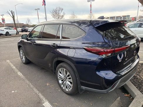 Used 2024 Toyota Highlander Platinum image 9