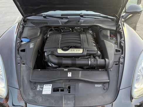 Used 2011 Porsche Cayenne image 4