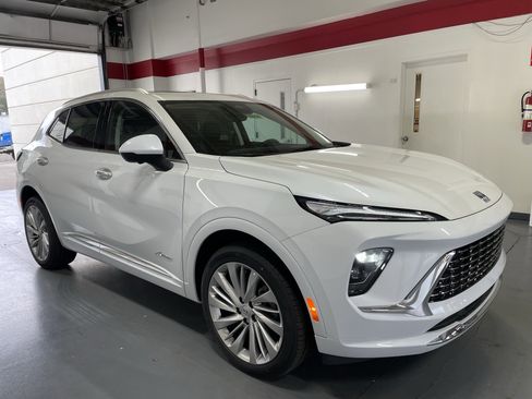 New 2026 Buick Envision Avenir image 3
