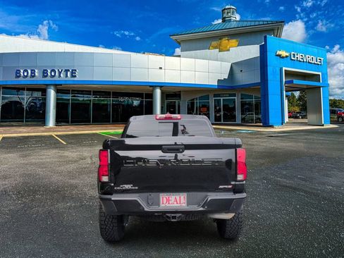 Used 2025 Chevrolet Colorado ZR2 w/ Technology Package AWD/4WD image 4