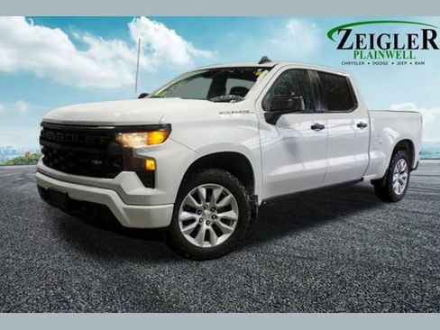 Used 2022 Chevrolet Silverado 1500 Custom image 1