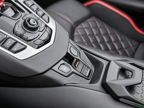 Used 2019 Lamborghini Aventador S AWD/4WD image 33