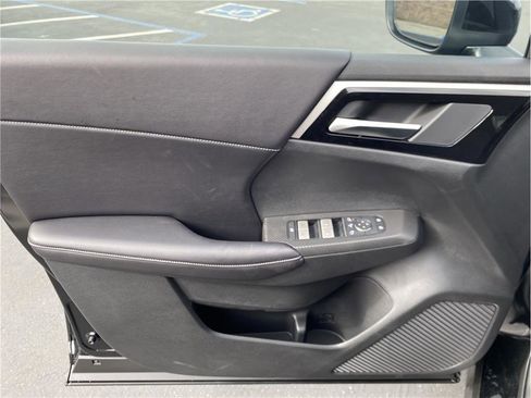 New 2025 Mitsubishi Outlander SE AWD/4WD image 11