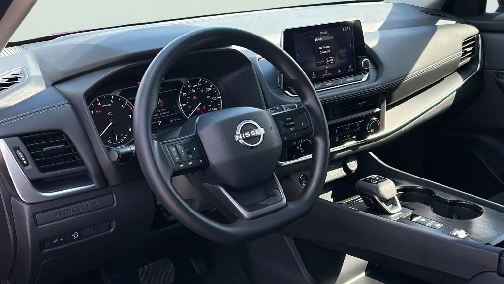 Used 2025 Nissan Rogue S FWD image 30