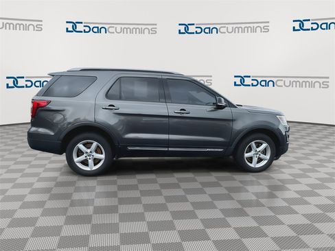 Used 2016 Ford Explorer XLT w/ Equipment Group 202A image 9