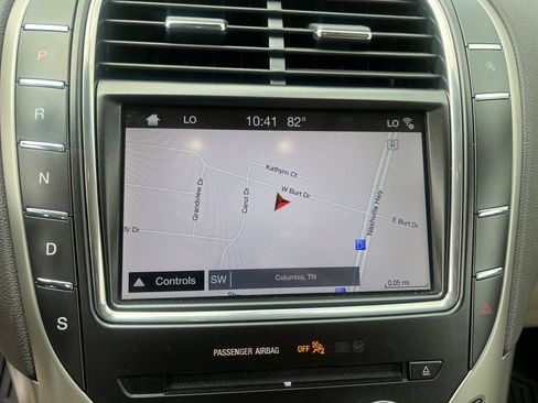 Used 2019 Lincoln Nautilus Select AWD/4WD image 16