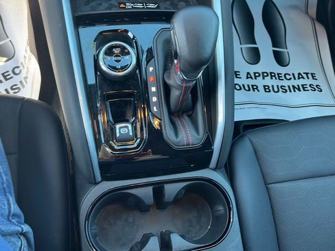 Used 2024 Chevrolet Colorado Z71 w/ Z71 Convenience Package 2 image 16